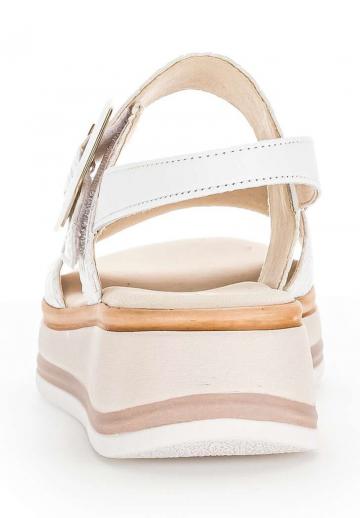 Босоножки на танкетке