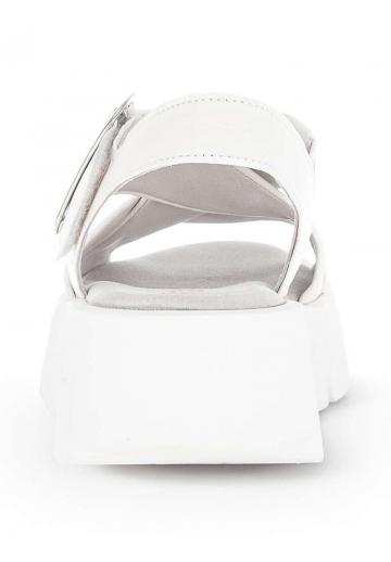 Босоножки на танкетке