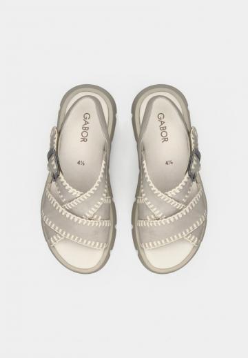 Босоножки на танкетке