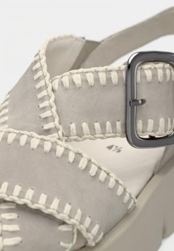 Босоножки на танкетке