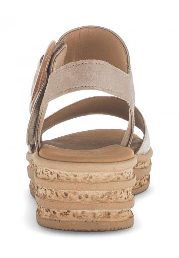 Босоножки на танкетке