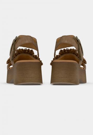 Босоножки на платформе