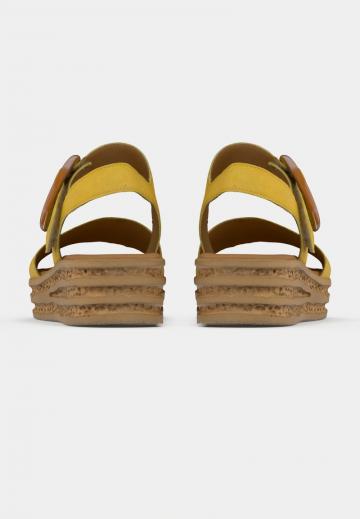 Босоножки на танкетке