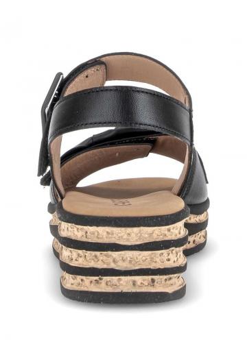 Босоножки на танкетке