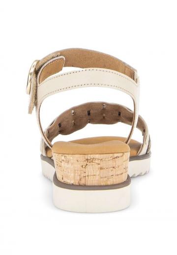 Босоножки на танкетке