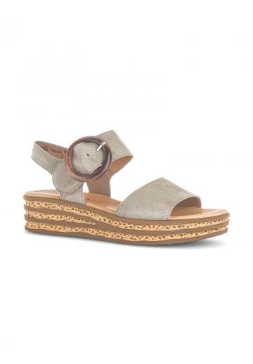 Босоножки на танкетке