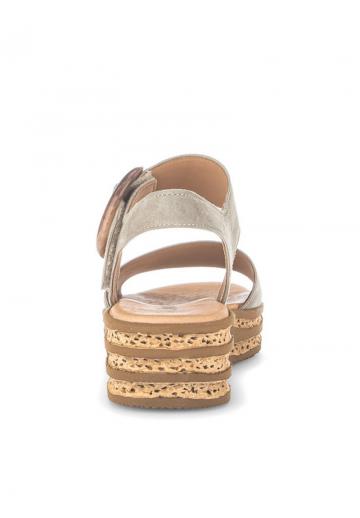 Босоножки на танкетке