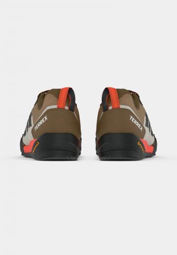 Походные кроссовки