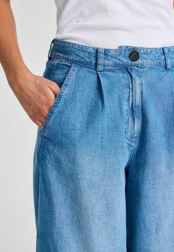 Клешеные джинсы