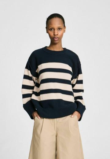 Пуловер в полоску