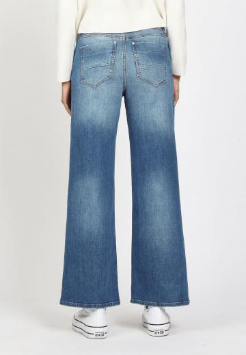 Клешеные джинсы