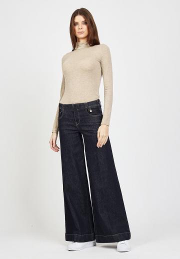 Клешеные джинсы