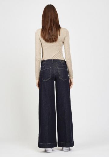 Клешеные джинсы