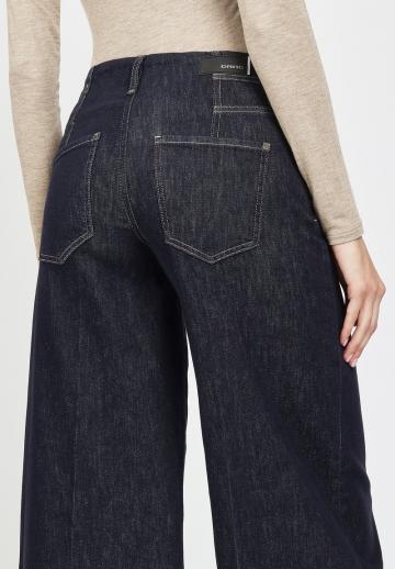 Клешеные джинсы