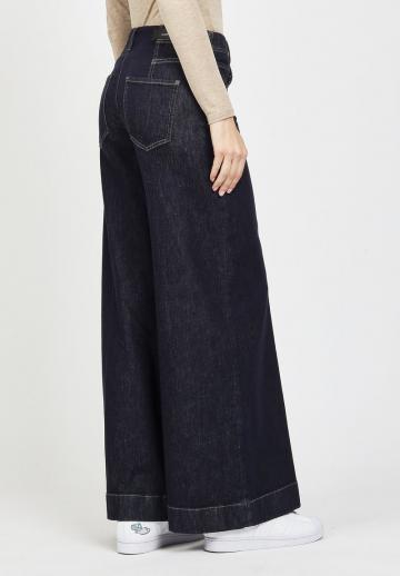 Клешеные джинсы