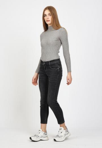 Короткие джинсы