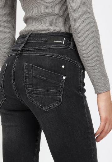 Короткие джинсы