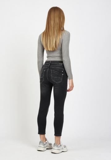 Короткие джинсы