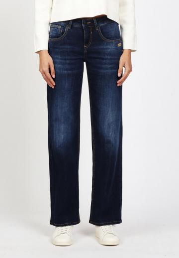 Прямые джинсы