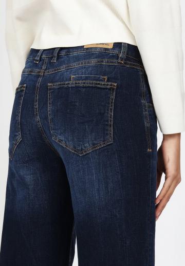 Прямые джинсы