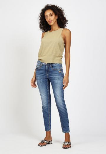 Короткие джинсы