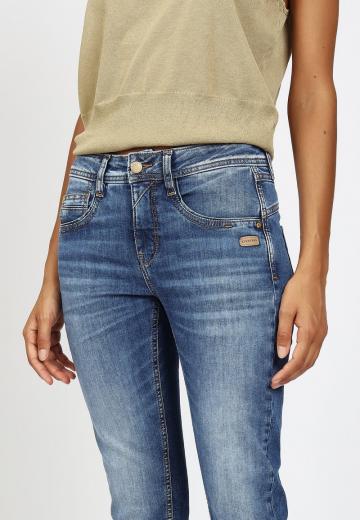 Короткие джинсы