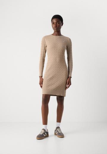 Платье футляр