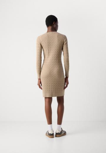 Платье футляр