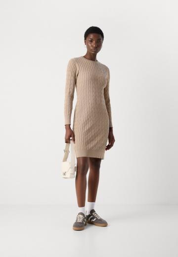 Платье футляр