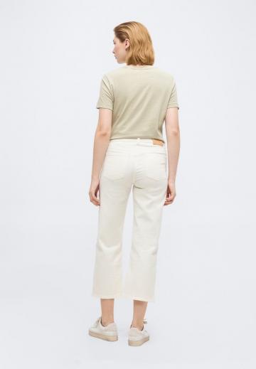 Короткие джинсы