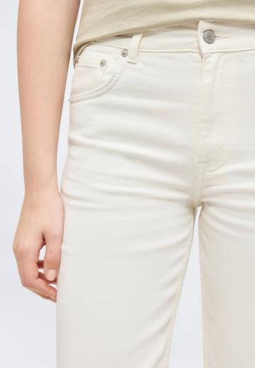 Короткие джинсы