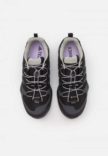 Походные ботинки