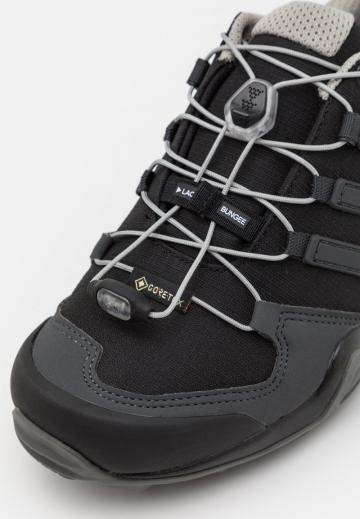 Походные ботинки