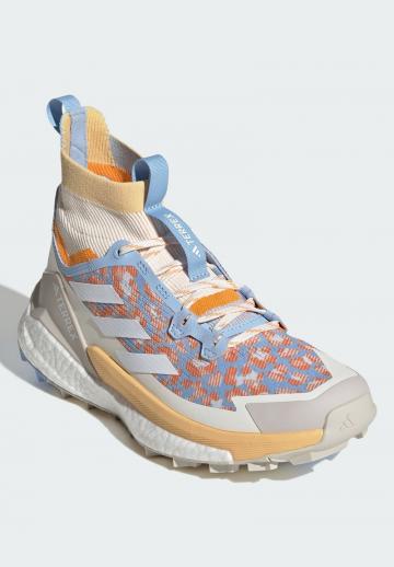 Походные ботинки