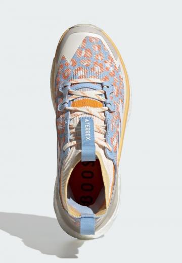 Походные ботинки