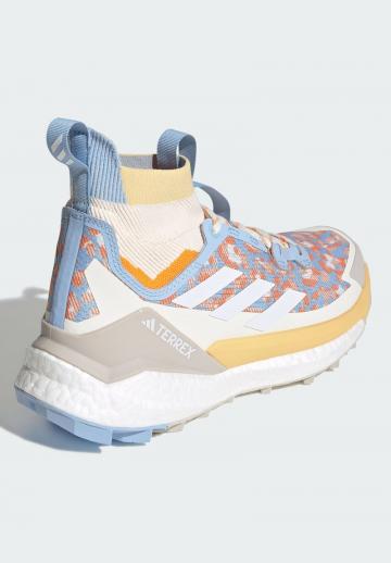 Походные ботинки