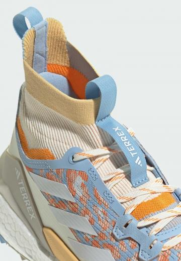 Походные ботинки