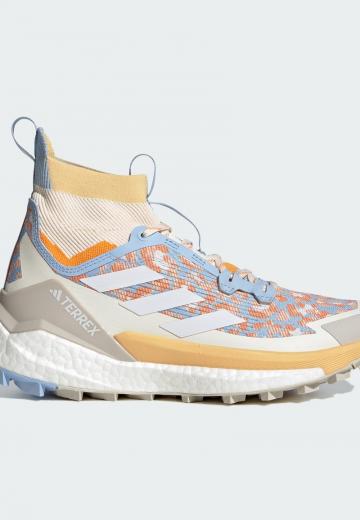 Походные ботинки