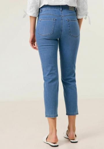 Короткие джинсы