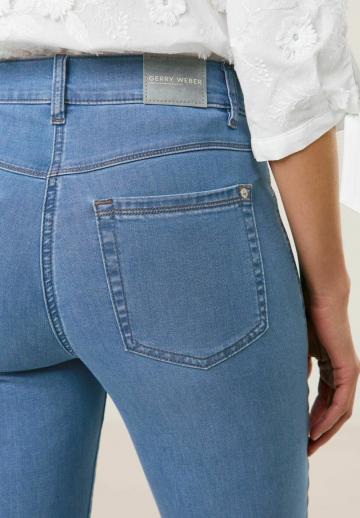 Короткие джинсы