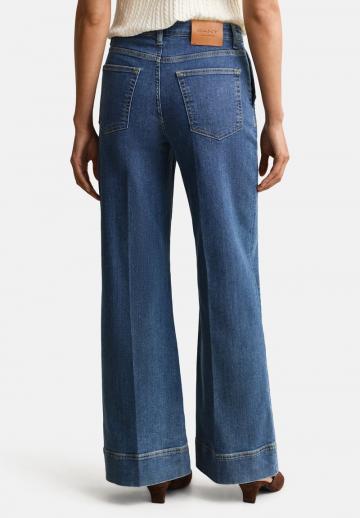 Клешеные джинсы