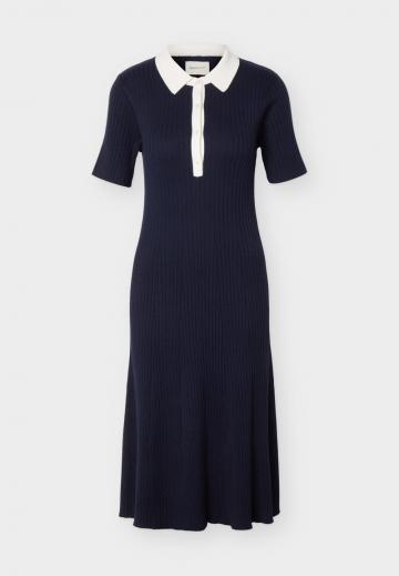 Вязаное платье