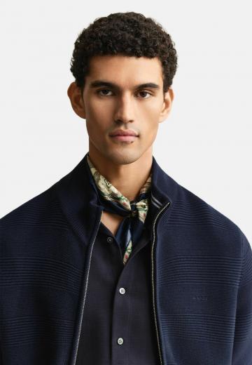 Вязаная кофта