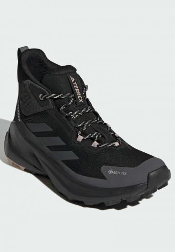 Походные ботинки