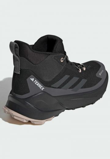 Походные ботинки