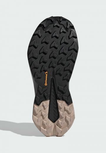 Походные ботинки