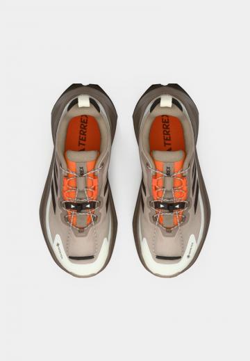 Походные ботинки