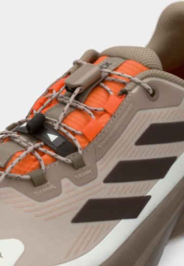 Походные ботинки