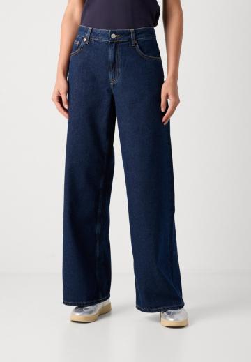 Джинсы