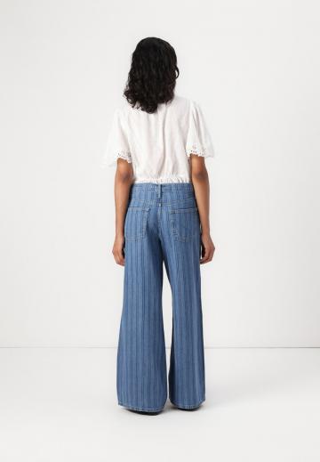 Свободные джинсы